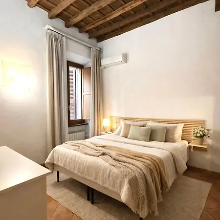 Grand Roman Apartment Right By The Pantheon *