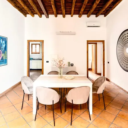 Grand Roman Apartment Right By The Pantheon