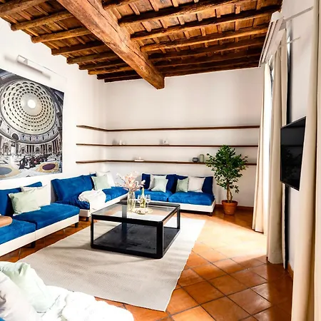 Grand Roman Apartment Right By The Pantheon *